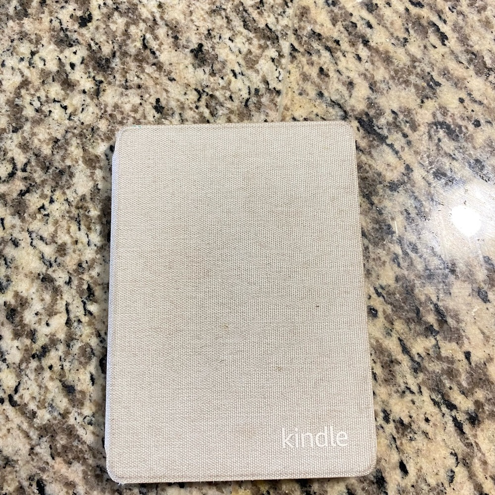 Kindle case 6.8”